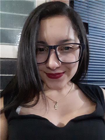 Profesora de biología, preparada para enseñar a niños y jóvenes, con gran creatividad, liderazgo, responsabilidad y amor por la ciencia