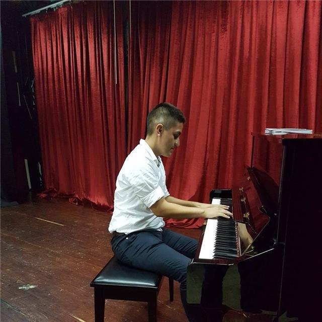 Clases de Piano para todas las edades, desde niveles inciales hasta intermedio. Se aprenderá lectura musical, oido musical e inter