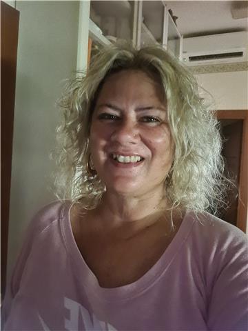 Insegno privatamente da oltre 15 anni. Diplomata negli Stati Uniti. ( Inglese e Spagnolo) località Carrara
