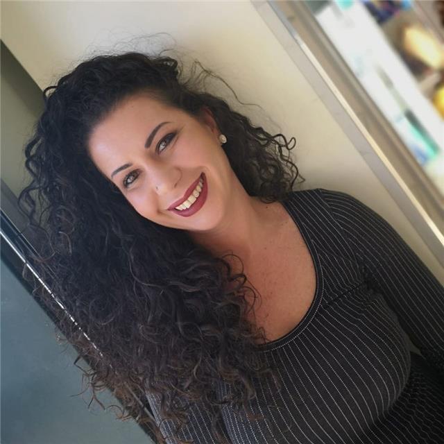 Sono Martina Bargagna e sono laureata in giurisprudenza presso la Facoltà di Pisa con 105/110, impartirei lezioni private a ragazzi di medie e liceo