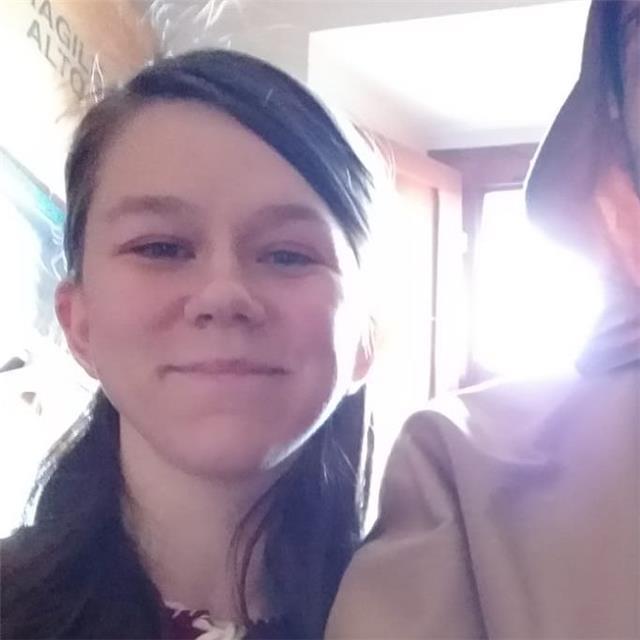 Ragazza con Attestato Inglese C1 offre lezioni di inglese