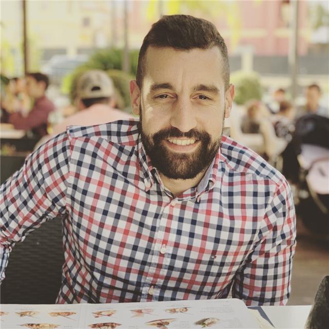 Ingeniero de obras públicas imparte clases de matemáticas, física y química en bollullos de la mitación