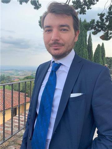 Laureato in Giurisprudenza a pieni voti, con compiuta pratica notarile e forense offre lezioni di Diritto Privato, Civile, Costituzionale e Pubblico