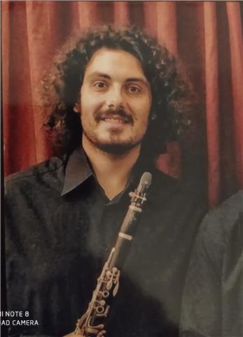 Insegnante di musica laureato in clarinetto, impartisco lezioni di teoria musicale e solfeggio, armonia e anche strumento musicale(clarinetto)