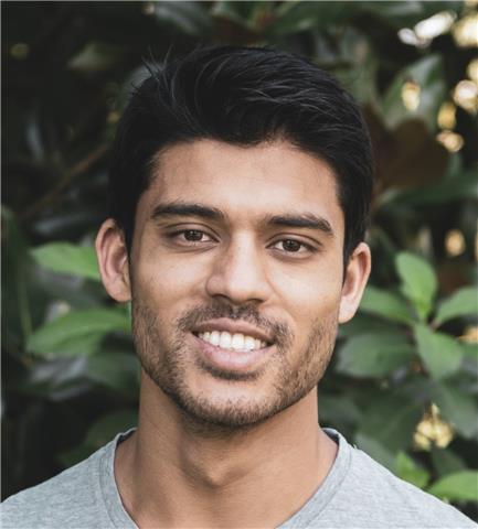 Laureato in ingegneria e diplomato al liceo classico, impartisce ripetizioni sia su materie scientifiche (fisica e matematica) sia su quelle umanistiche (italiano e storia)