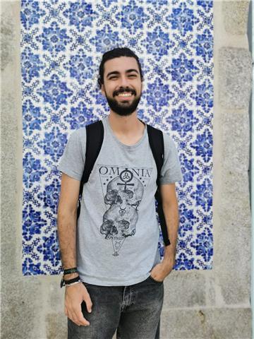 Profesor de educación primaria actualmente cursando el máster de necesidades específicas de apoyo educativo. tengo un buen dominio del inglés, ya que residí en el extranjero y dí clases de español a alumnado angloparlante. tengo referencias