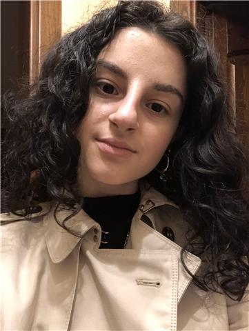 Studio scienze statistiche e attuariali all’università e mi piacerebbe insegnare la matematica. Ho studiato al liceo scientifico tecnologico