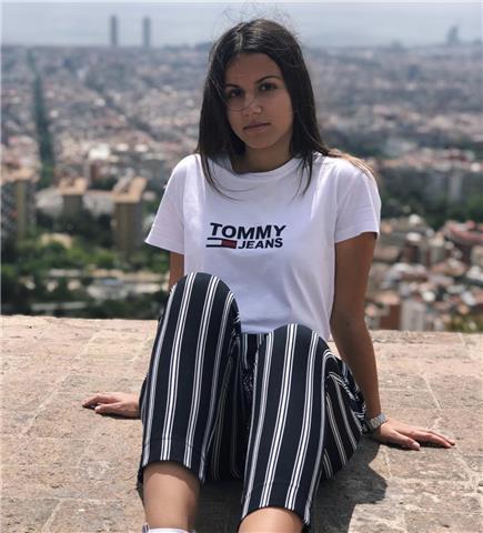 Profesora de inglés dispuesta a enseñar inglés de la manera más lúdica posible