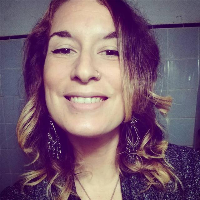 Profesora de Inglés con título universitario y 20 años de trayectoria en la enseñanza