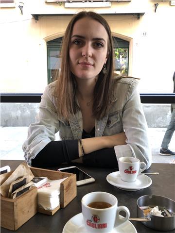 Studentessa universitaria diplomata al liceo linguistico disponibile per ripetizioni di inglese, tedesco e spagnolo a studenti di tutte le età