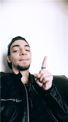 Hola, por 4 años he dado clases particulares de ingles, guitarra y piano desde principiante a avanzado, puedo enseñar cada materia en ambos idiomas!