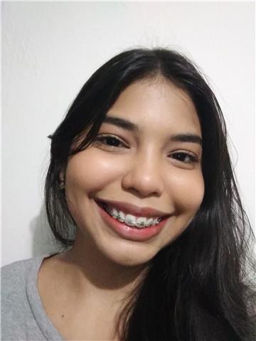 Estudiante de administración marítima ofrece clases a estudiantes de bachillerato