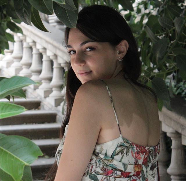 Doy clases de matemáticas y de economía de la empresa