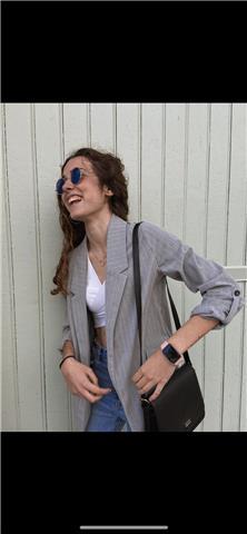 Profesora de inglés ofrece clases de grámatica y vocabulario. También ofrece clases de conversación. Pueden ser particares o en grupo