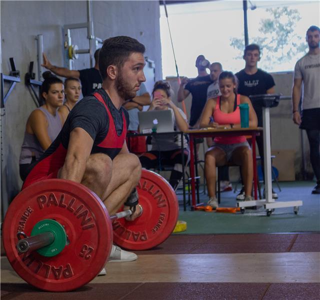 Bonjour, Quentin Ferru, photographe passionné sur Montpellier, Alès, Nimes et leur région. Je travaille à la fois pour les professionnels et les particuliers pour toutes sortes d'objectifs en prenant soin de m'adapter au mieux à la demande du client