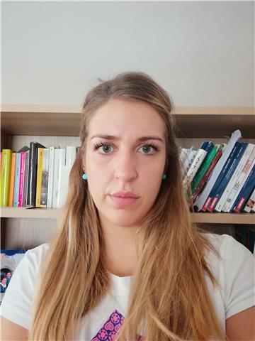 Insegnante con pluriennale esperienza offre lezioni private di italiano, latino, greco,storia, geografia e filosofia