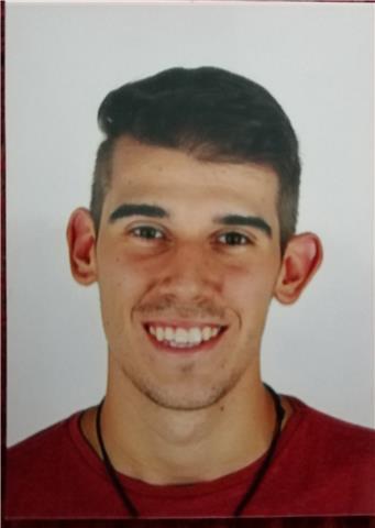 Profesor da clase de biología para niños y niñas; eso y bachillerato