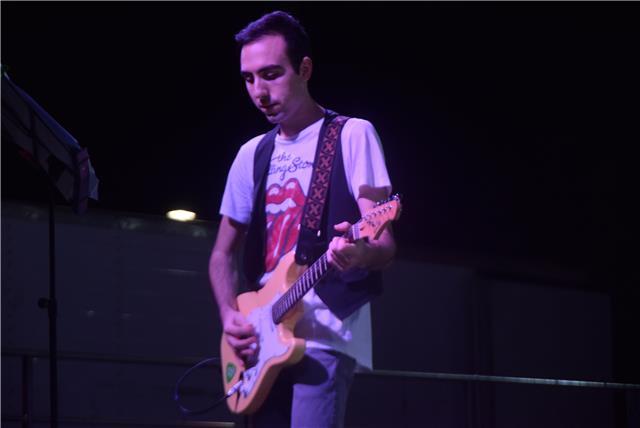 Insegnante chitarra (qualsiasi tipo)
