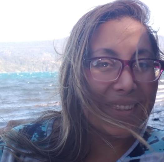 Profesora de inglés con experiencia en enseñanza de niños y adultos