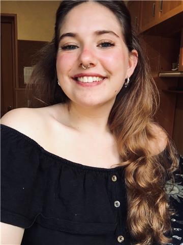 Graduada en psicología y hablante nativa de inglés