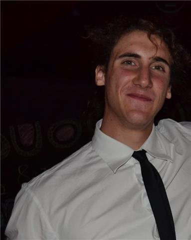 Neo Diplomato a liceo scientifico e futuro studente universitario si rende disponibile a seguire alunni di medie e superiori