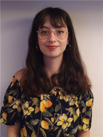 Laureata in lingua e letteratura offre lezioni private