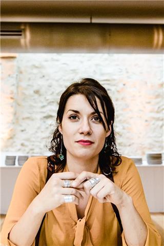 Laureata con esperienza di insegnamento si offre per ripetizioni (italiano, storia e filosofia scuole superiori; tutte le materie, scuole medie) e aiuto compiti