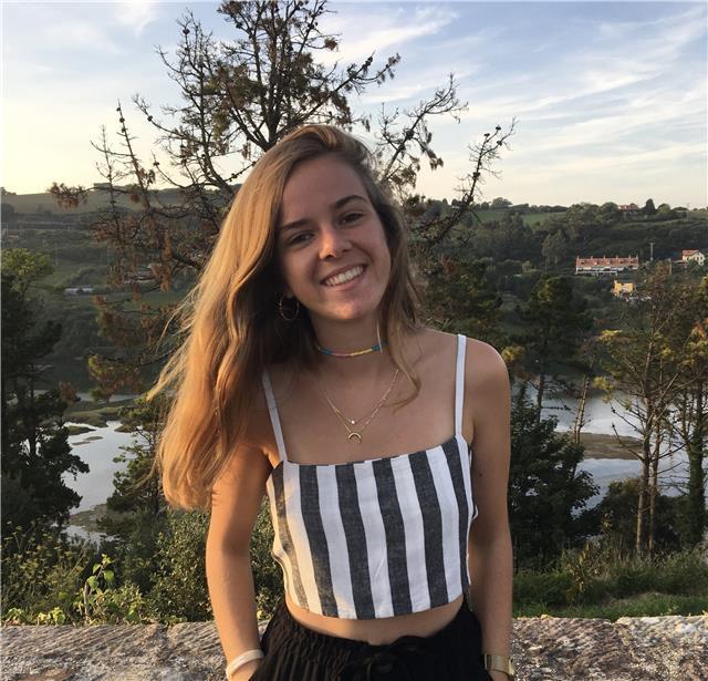 Estudiante de medicina bilingüe en francés y nivel muy alto de inglés