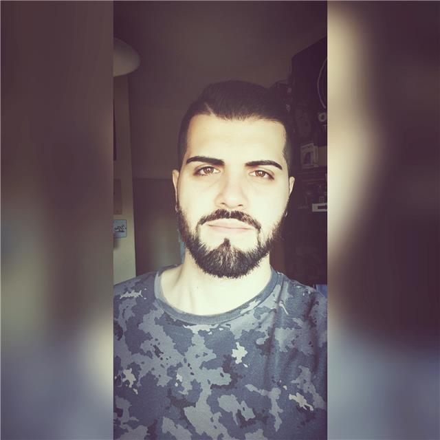 Doy clase de apoyo escolar e inglés, soy estudiante de último curso en Criminología en la Universidad de Sevilla y opositor a la Guardia Civil
