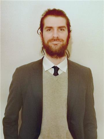 Riccardo offre lezioni di diritto online