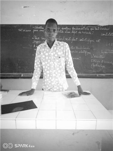 Éleve-professeur de philosophie offre des cours particuliers au candidat du Baccalauréat