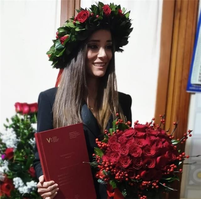 Insegnante di matematica con esperienza pluriennale in questo settore impartisce ai ragazzi delle superiori lezioni di matematica, fisica, chimica. Massima serietà e prezzi modici. Possibilità di lezioni a distanza in tutta Italia