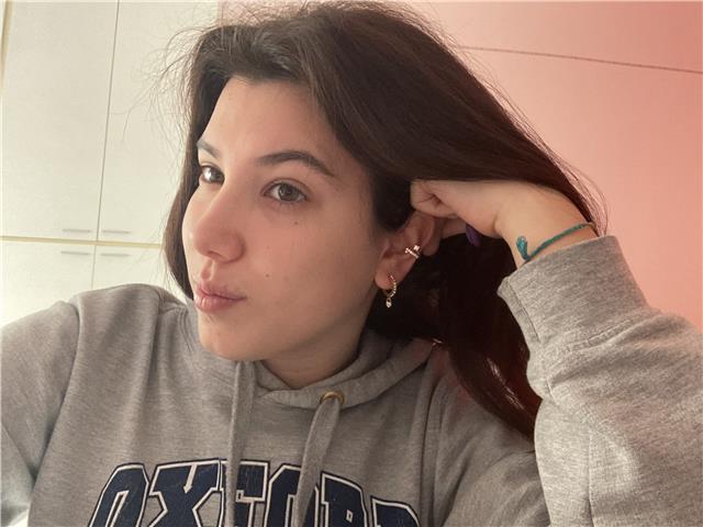 Giovane laureanda impartisce lezioni private di matematica per scuole di primo e secondo grado