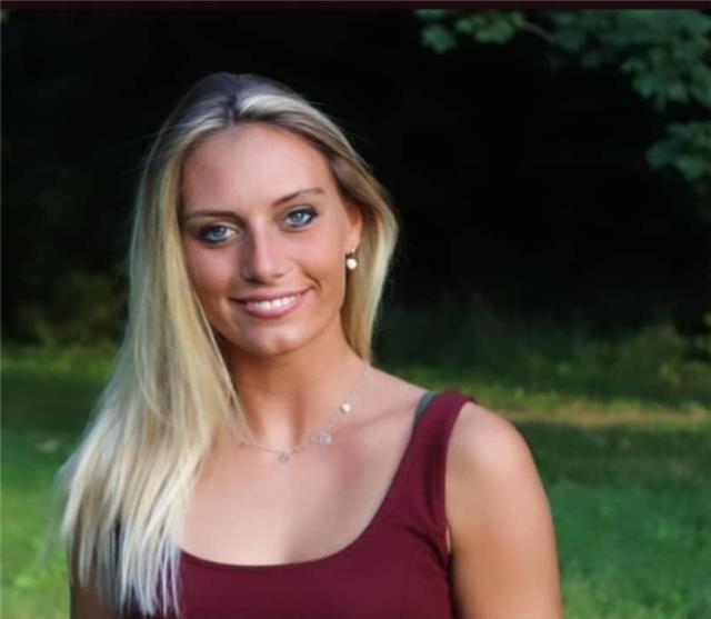 Diplomata liceo classico, studentessa universitaria impartisce lezioni a studenti di scuole elementari, medie e superiori