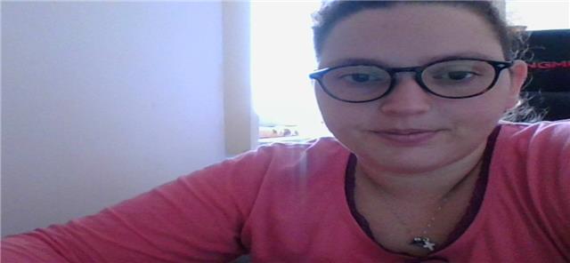 Ragazza di 30anni , offre lezioni di italiano e letteratura . Disponibile anche per altre materie da concordare