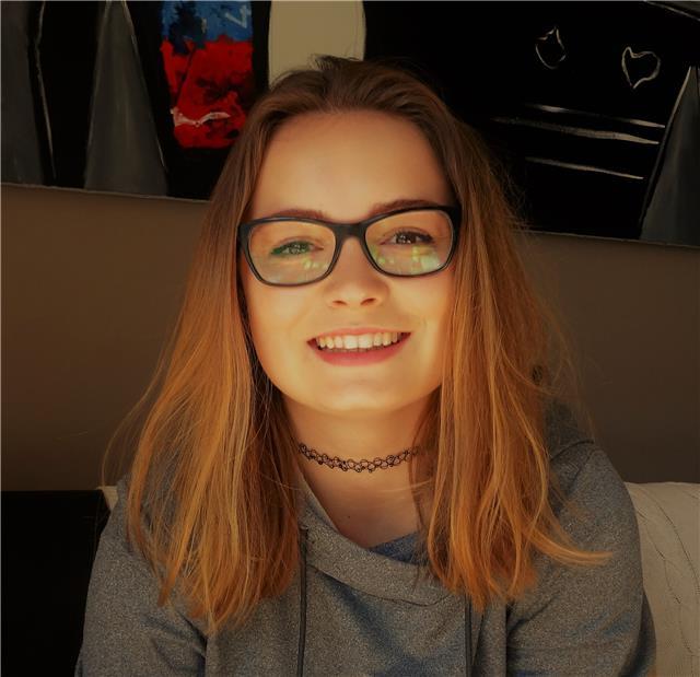 Etudiante prête à aider vos enfants