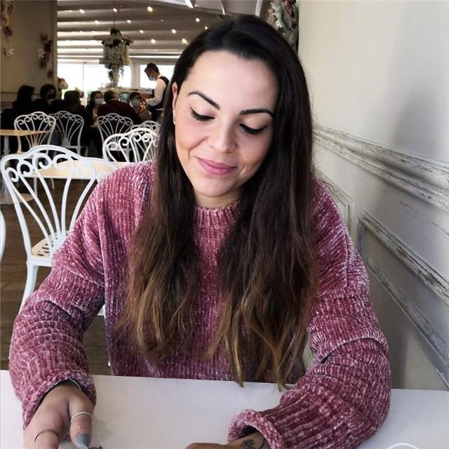 Insegnante laureata in mediazione linguistica offre servizio di aiuto compiti per scuole elementari e medie