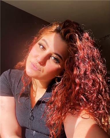 Profesora de castellano nativa y joven. puedo ejercer de profesora a cualquier rango de edad