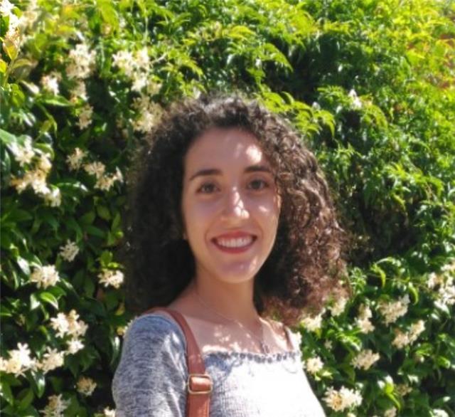 Bióloga da clases particulares de biología, matemáticas, geología, física y química a nivel de primaria y eso