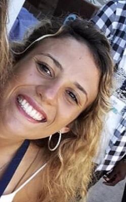 Ragazza universitaria offre lezioni di spagnolo e inglese per bambini