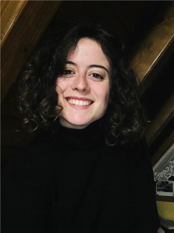 Soy mariona, me considero una chica atenta, simpática y responsable. desempeñar la labor de enseñar y aprender haciéndolo siempre ha sido una tarea motivadora y muy gratificante. me gustaría poder dar clases a niños/as con un nivel b1 o bajo de inglés, ya