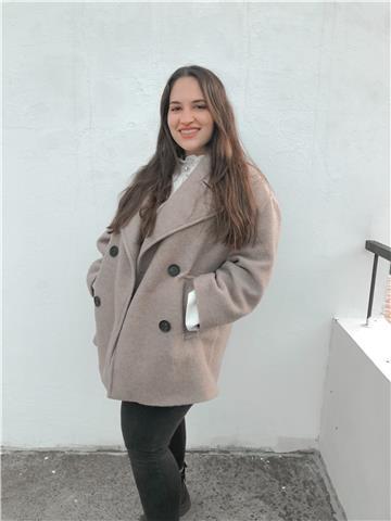 Actualmente soy estudiante, estoy cursando un grado de contabilidad y finanzas en girona. me gustan mucho los niños, anteriormente he participado en clubs de lectura para enseñarlos a leer. impartiré clases de refuerzo a niños/as de primaria e infantil, a