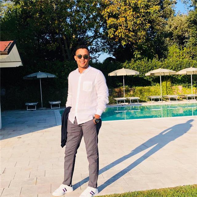 sono un ragazzo egiziano , amo tanto imparare e spiegare le lingue stranieri .In Egitto ho avuto l'occasione di rappresentare la mia univeristà parlando con l'ambasciatore Italiano diverse volte e di insegnare la lingua italiana ai ragazzi arabi e qua in