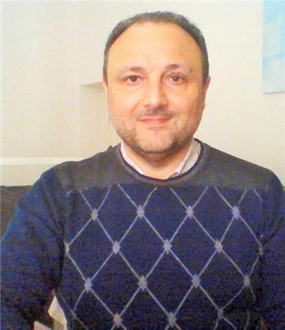 Appassionato dell'insegnamento, diplomato (Maturita' classica), si cimenterebbe con entusiasmo in lezioni di Italiano a domicilio ed online