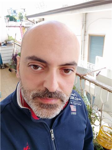 Tutor di grande esperienza impartisce lezioni di fisica e di tutte le materie dell'area scientifica