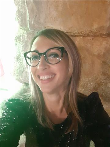 Ciao a tutti, sceglietemi come vostra insegnante per imparare l'inglese senza annoiarvi 😉