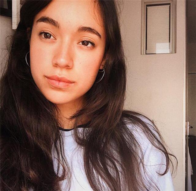 Persona con nivel de inglés avanzado que ofrece clases a estudiantes de primaria, secundaria y bachillerato