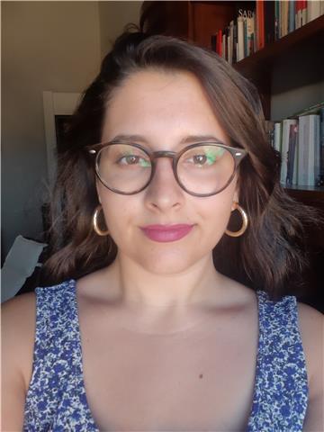 Studentessa diplomata al liceo linguistico con certificazione di livello inglese C1 offre ripetizioni a studenti delle elementari/medie e superiori
