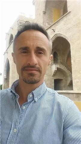 Me gustaria poder dar clases de italiano ( madre lengua ) y de ingles. posiblemente clases de conversacion