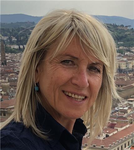 Diplomata in lingue, da 35 anni uso regolarmente Inglese, francese, tedesco poichè regolarmente impegnata nel turismo: contrattazione, assistenza ai clienti in qualsiasi paese del mondo